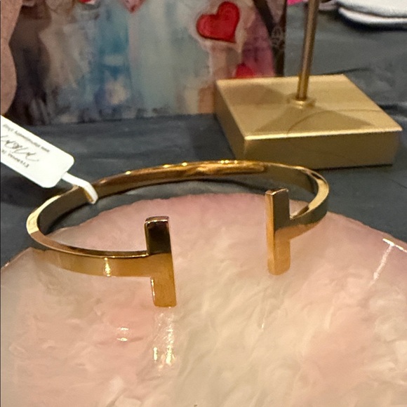 Jewelry - Elegant Gold T ADJUSTABLE Bracelet